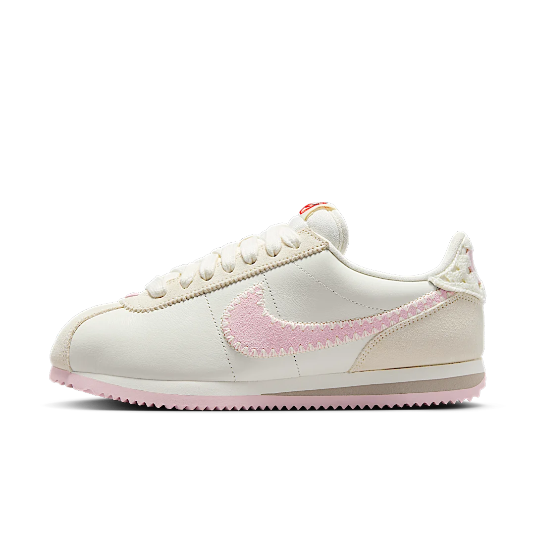 Overkicks - Nike Cortez Valentines Day (2025) (HV6012-161) - vista lateral