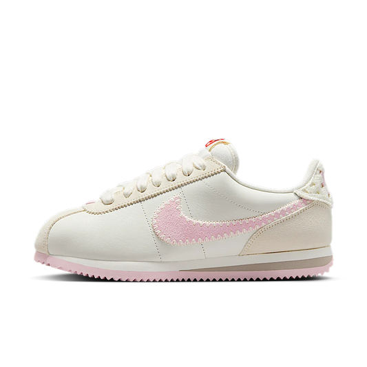 Overkicks - Nike Cortez Valentines Day (2025) (HV6012-161) - vista lateral