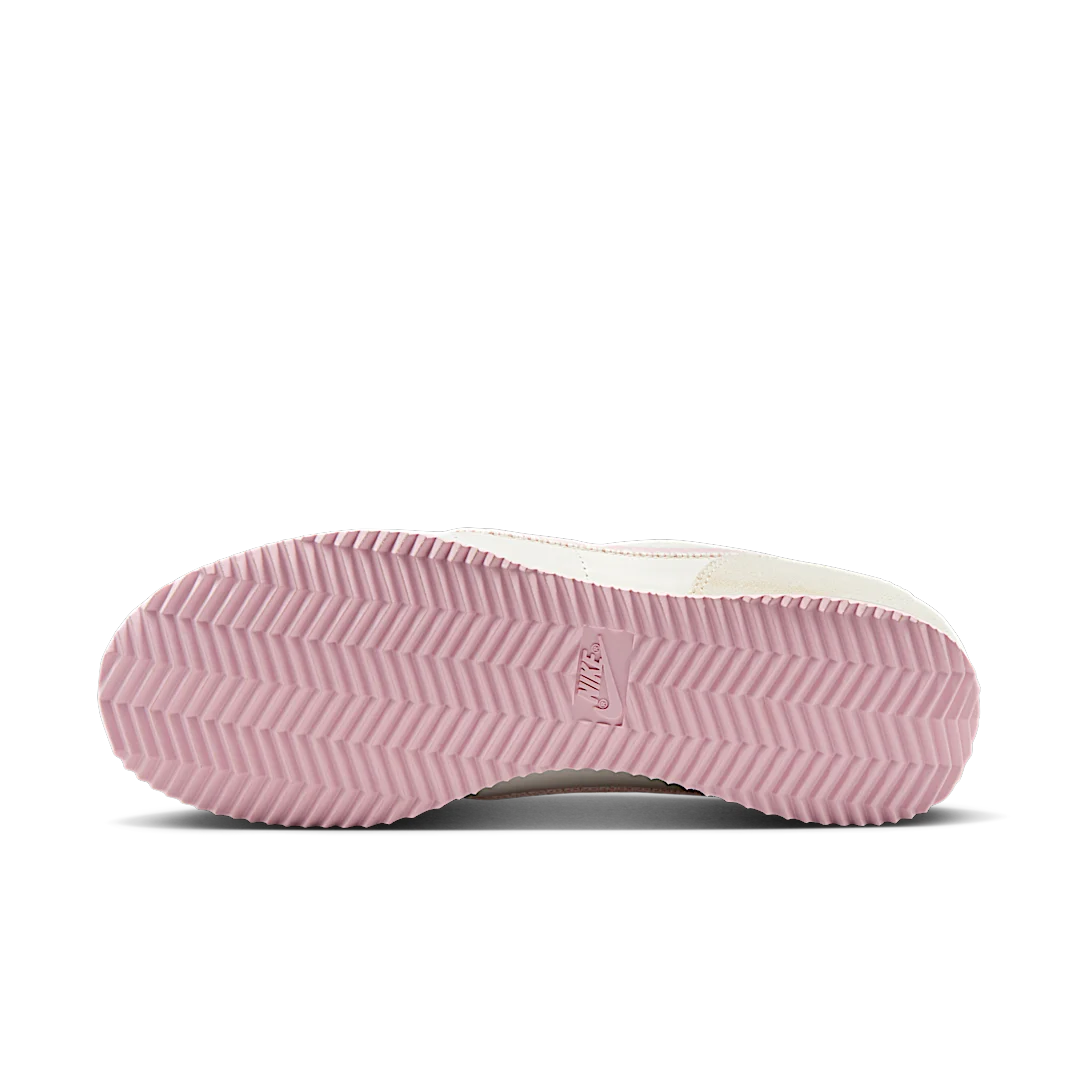 Overkicks - Nike Cortez Valentines Day (2025) (HV6012-161) - detalle suela