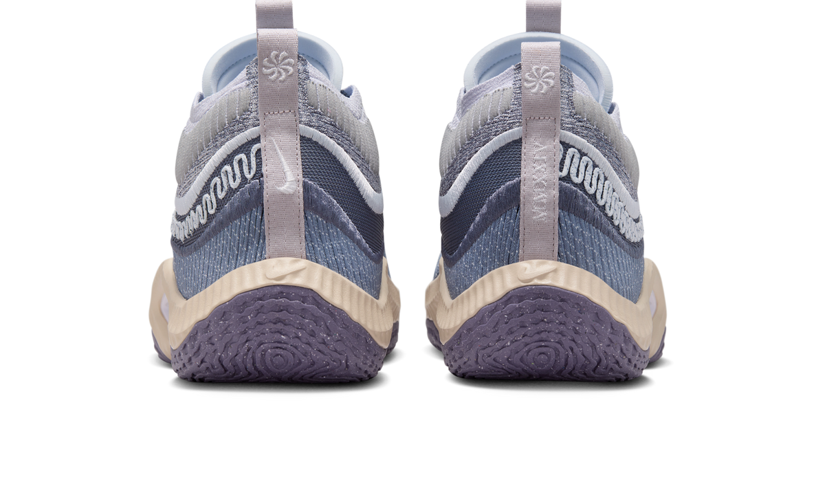 Overkicks - Nike Cosmic Unity 3 Be True To Her School (DV2757-006) - detalle talon