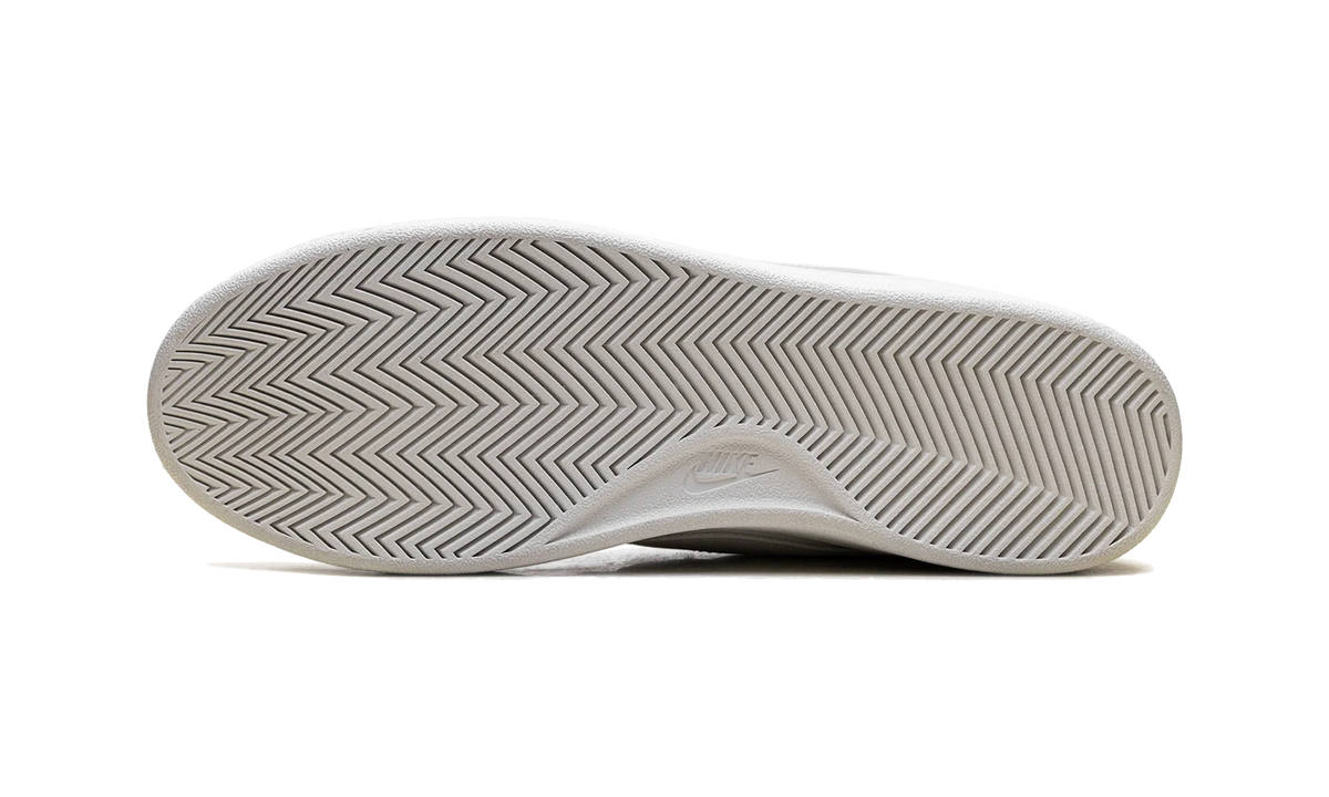 Overkicks - Nike Court Royale 2 Mid Triple White (Womens) (CT1725-100) - vista superior