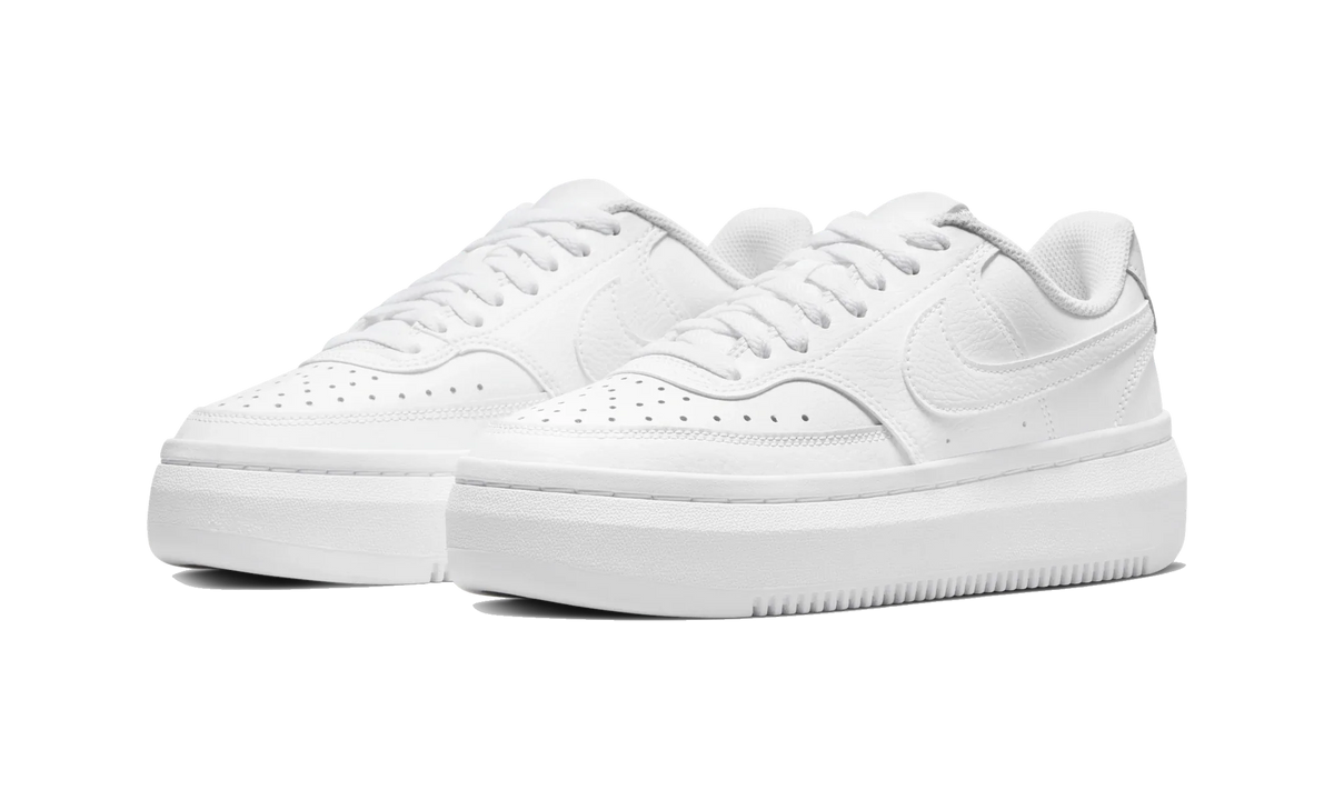 Overkicks - Nike Court Vision Alta Low Triple White (Womens) (DM0113-100) - vista trasera
