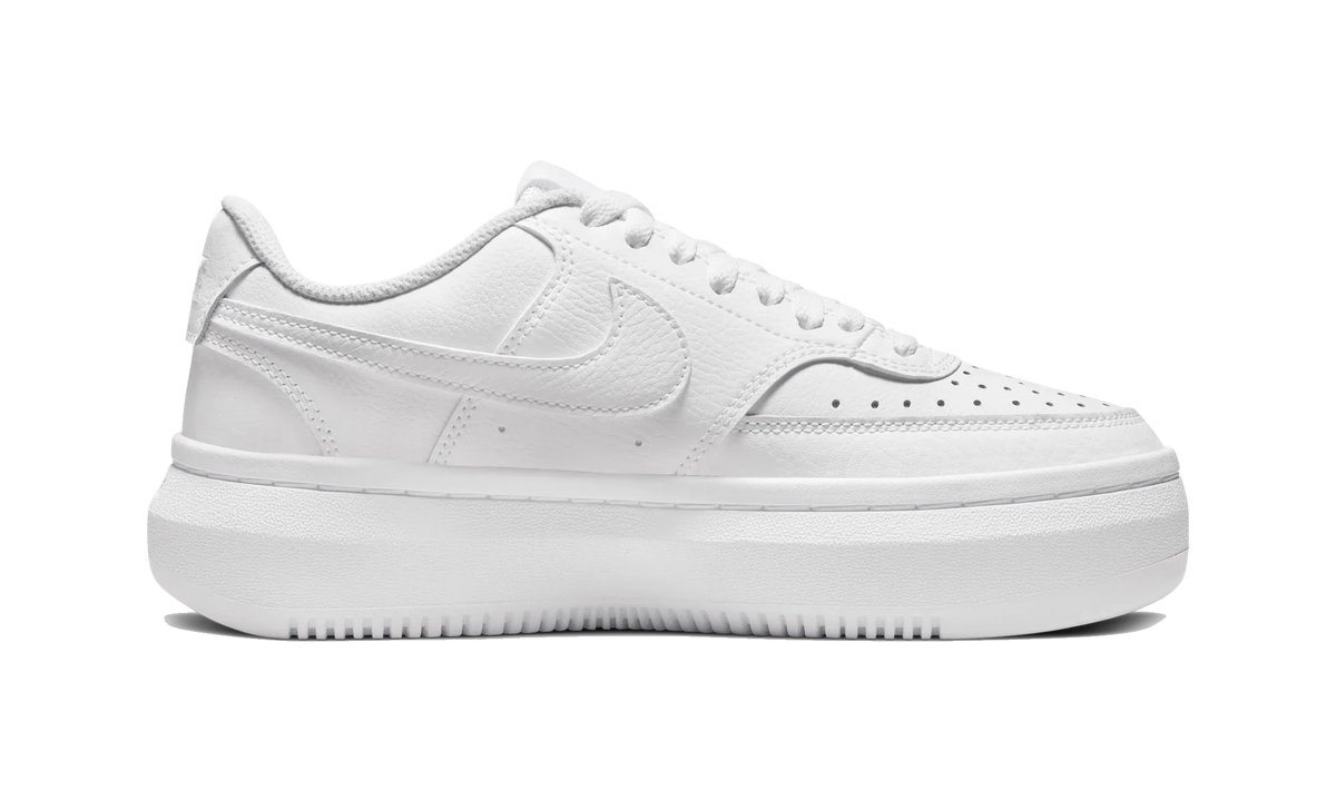 Overkicks - Nike Court Vision Alta Low Triple White (Womens) (DM0113-100) - detalle suela