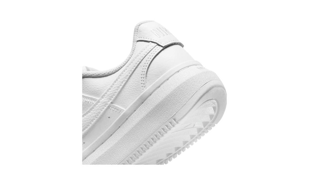 Overkicks - Nike Court Vision Alta Low Triple White (Womens) (DM0113-100) - detalle