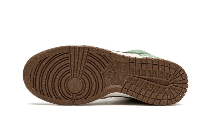 Overkicks - Nike Dunk High Next Nature Summit White (DN9909-100) - detalle suela