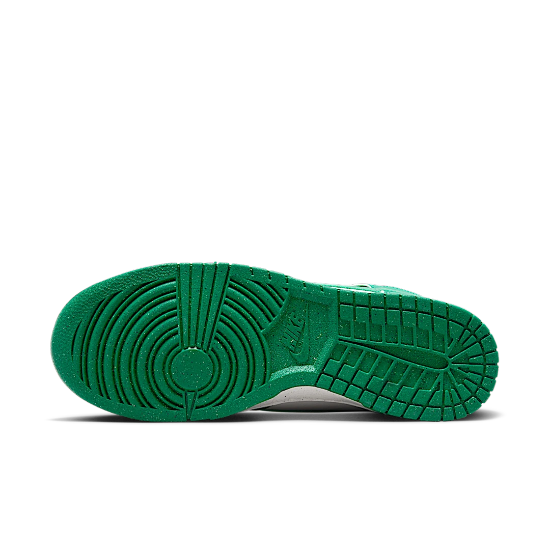 Overkicks - Nike Dunk High SE Stadium Green (DO9775-001) - detalle suela