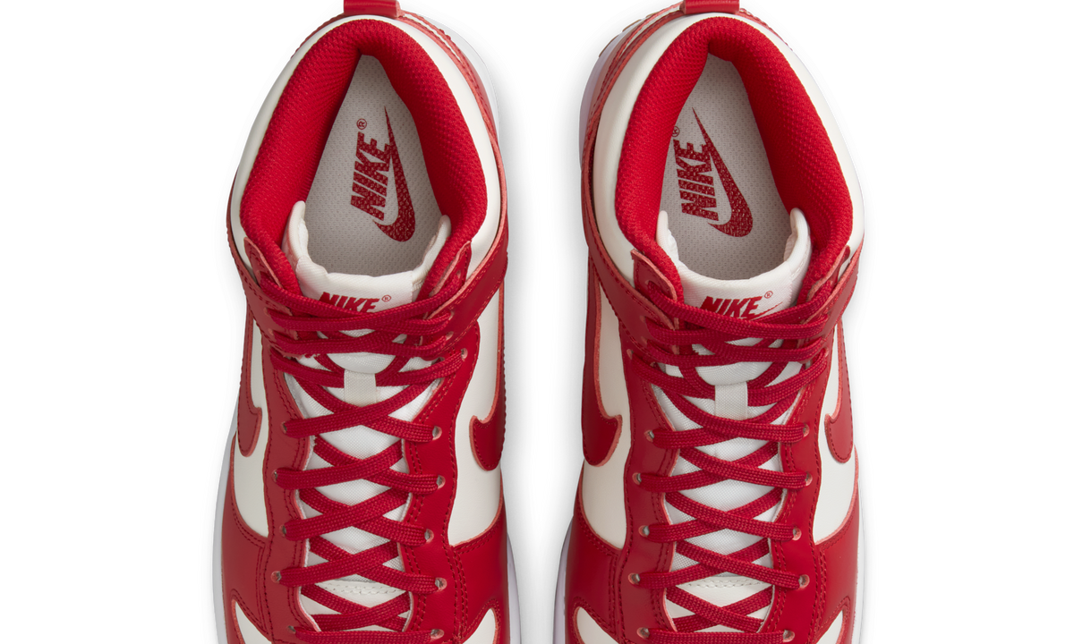 Overkicks - Nike Dunk High Sail Gym Red Gum (Womens) (DD1869-114) - vista superior