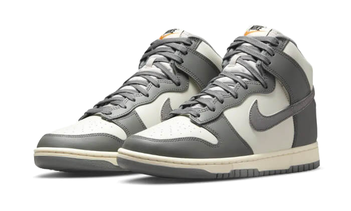 Overkicks - Nike Dunk High Vintage Light Bone Grey (DM0582-001) - vista trasera