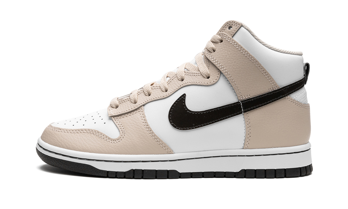 Overkicks - Nike Dunk High White Sanddrift Brown (FD9874-100) - vista lateral