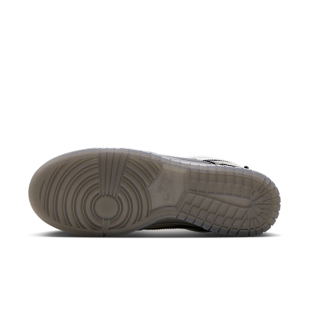 Overkicks - Nike Dunk Low BETRUE To Your DNA Hyperflat (FV3617-001) - detalle suela