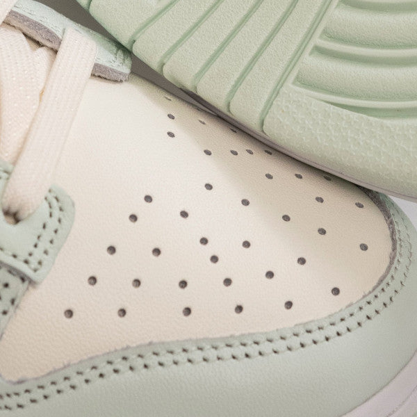 Overkicks - Nike Dunk Low Barely Green (DD1503-104) - detalle talón