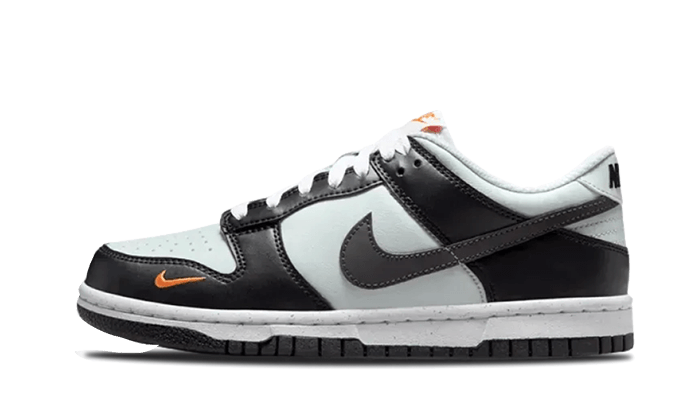 Overkicks - Nike Dunk Low Black Bright Mandarin Mini Swoosh (FN7784-001) - vista lateral