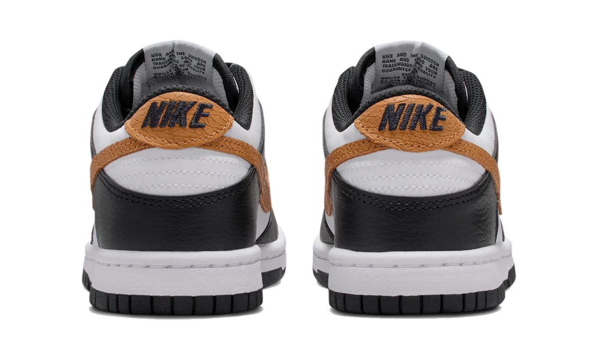 Overkicks - Nike Dunk Low Black Flax White (II7639-001) - detalle talón