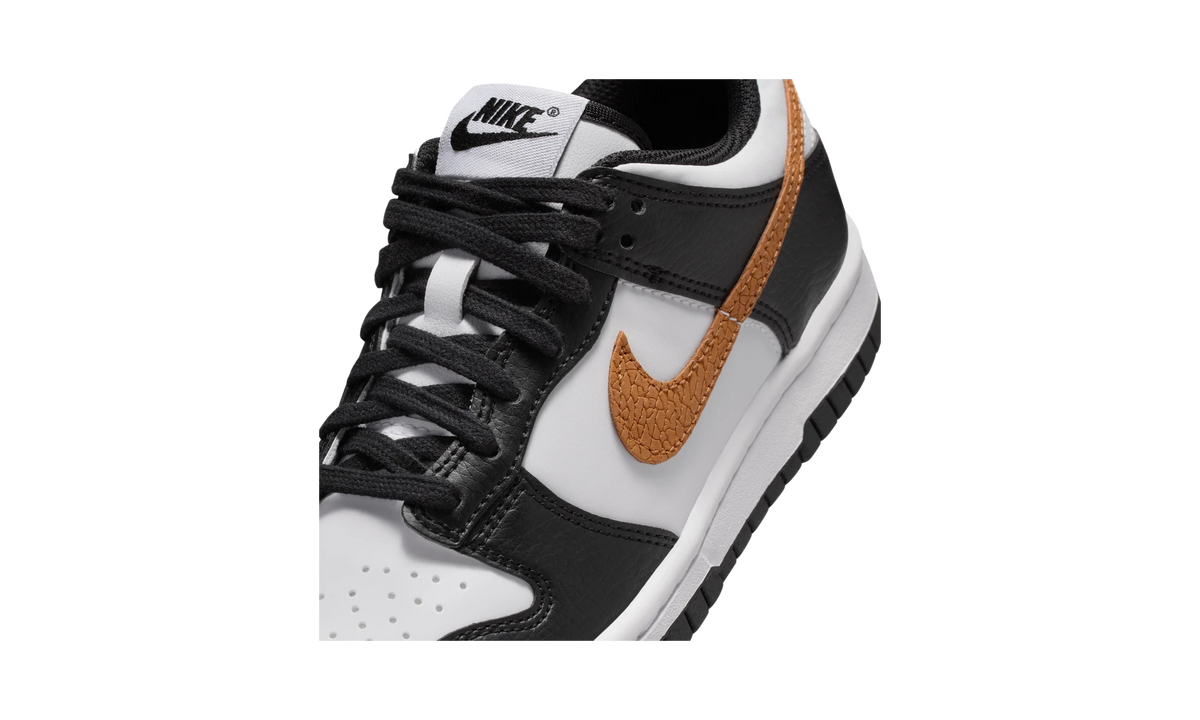 Overkicks - Nike Dunk Low Black Flax White (II7639-001) - detalle lateral interior
