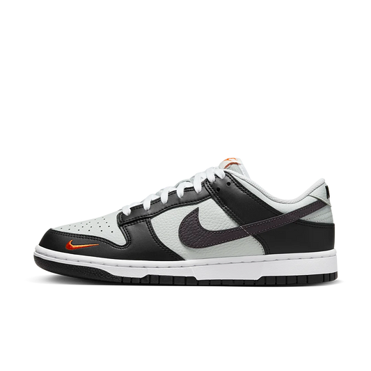 Overkicks - Nike Dunk Low Black Total Orange Mini Swoosh (FN7808-001) - vista lateral
