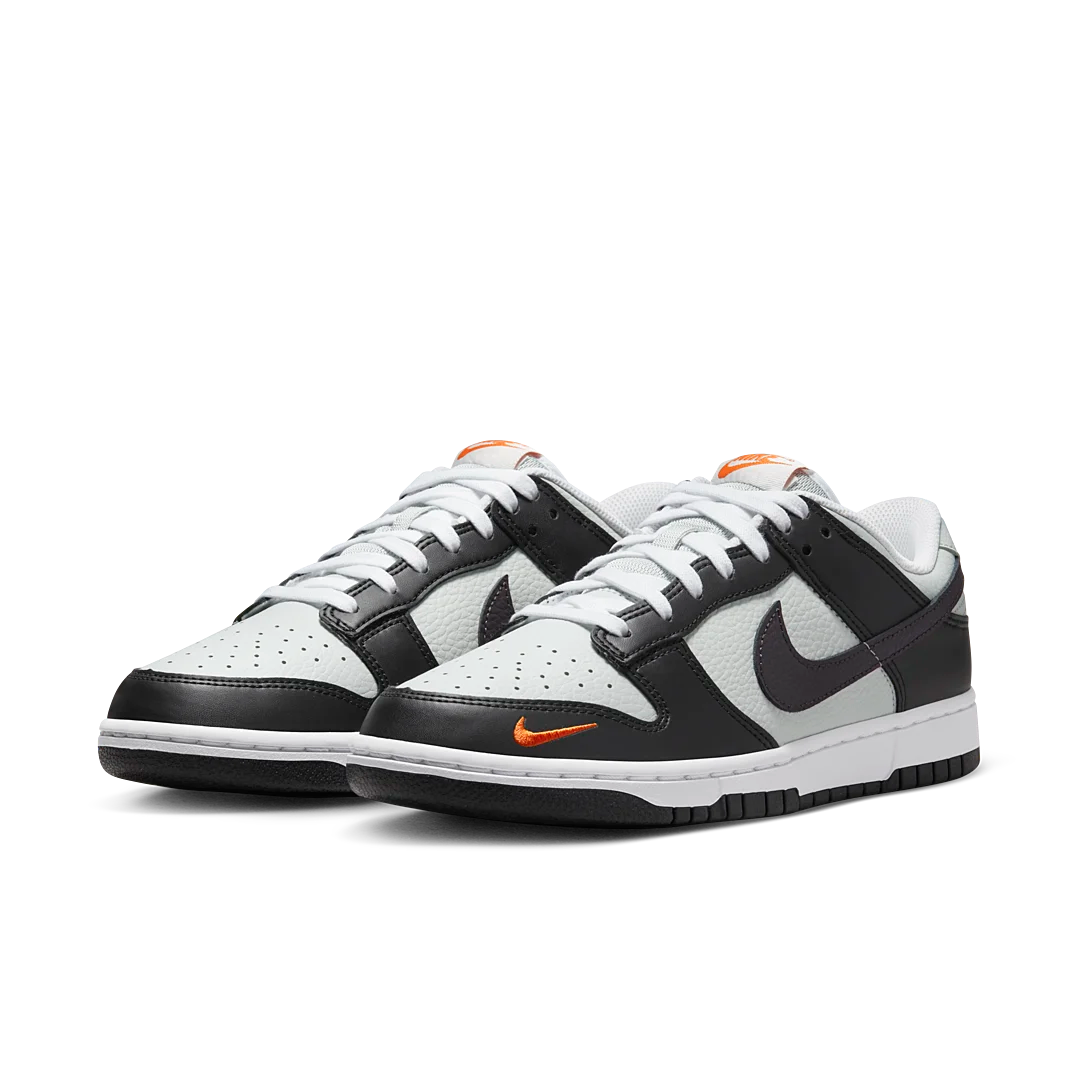 Overkicks - Nike Dunk Low Black Total Orange Mini Swoosh (FN7808-001) - vista trasera