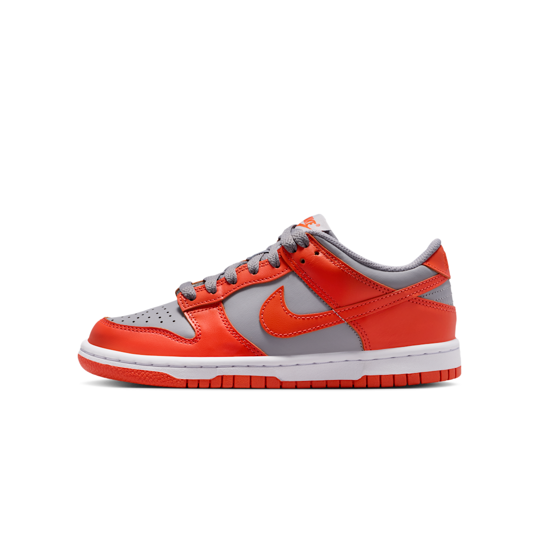 Overkicks - Nike Dunk Low Cement Grey Team Orange (GS) (FB9109-011) - vista lateral