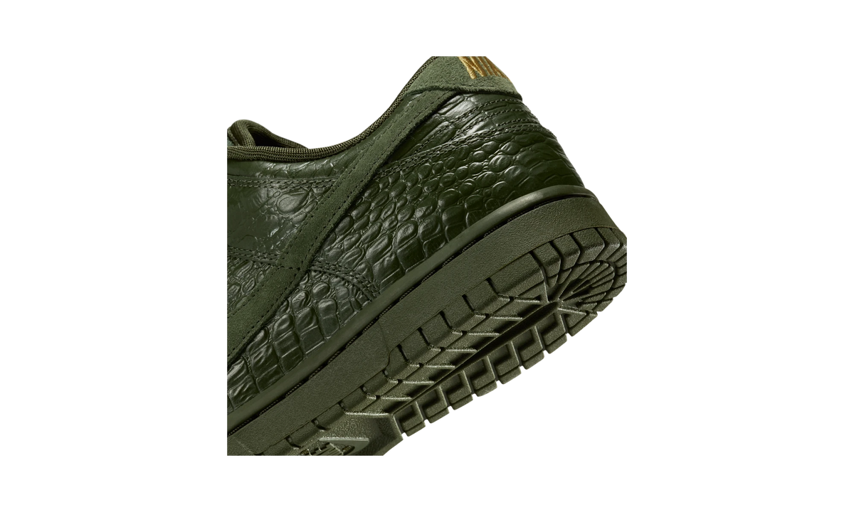 Overkicks - Nike Dunk Low Crocodile (HV4388-300) - detalle