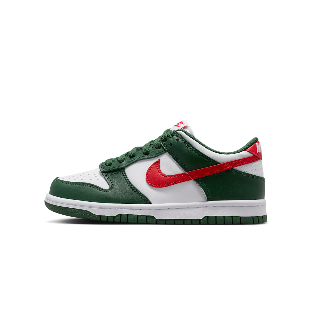 Overkicks - Nike Dunk Low Fir White University Red (GS) (IO7453-323) - vista lateral