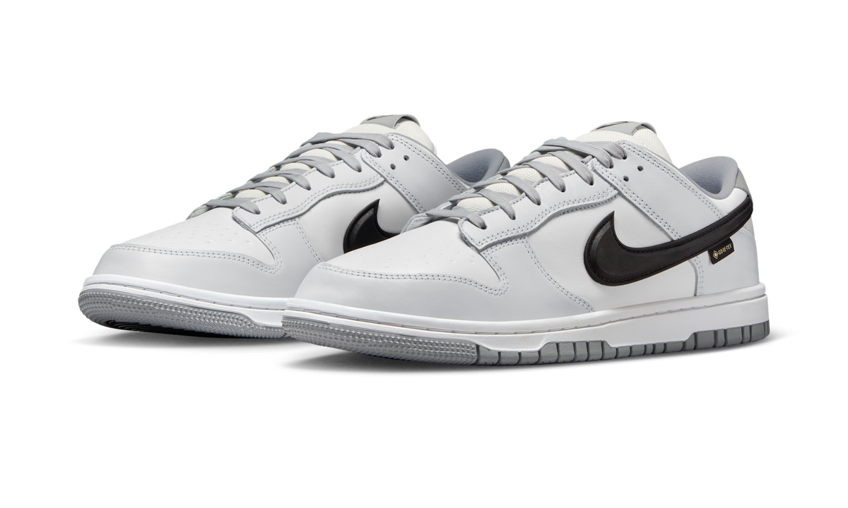 Overkicks - Nike Dunk Low Gore-Tex Summit White Light Smoke Grey (HQ2053-100) - vista trasera