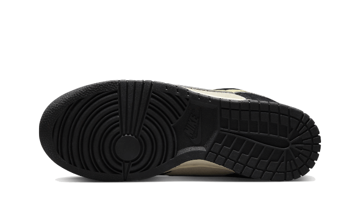 Overkicks - Nike Dunk Low LX Black Suede Team Gold (DV3054-001) - par completo
