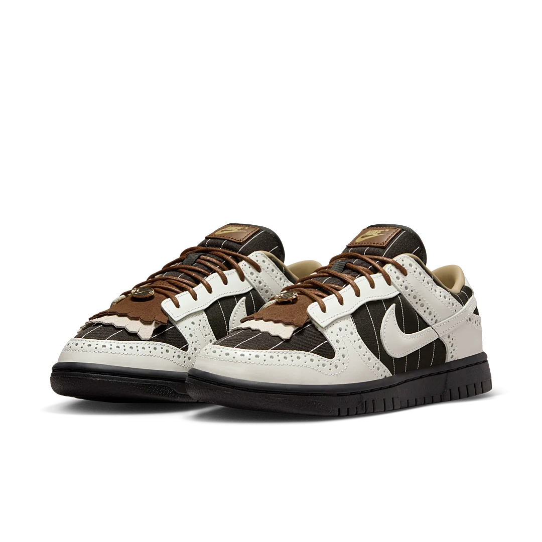 Overkicks - Nike Dunk Low LX Brogue Pinstripe (FV3642-010) - vista trasera