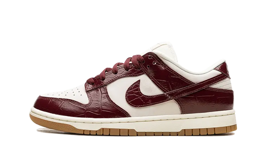 Overkicks - Nike Dunk Low LX Dark Team Red Croc (FJ2260-004) - vista lateral