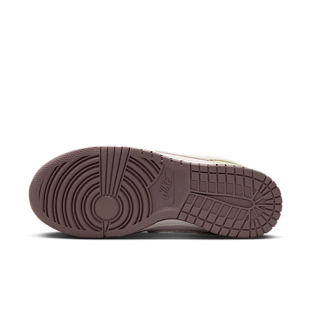 Overkicks - Nike Dunk Low LX Mushroom (IB8876-661) - detalle suela