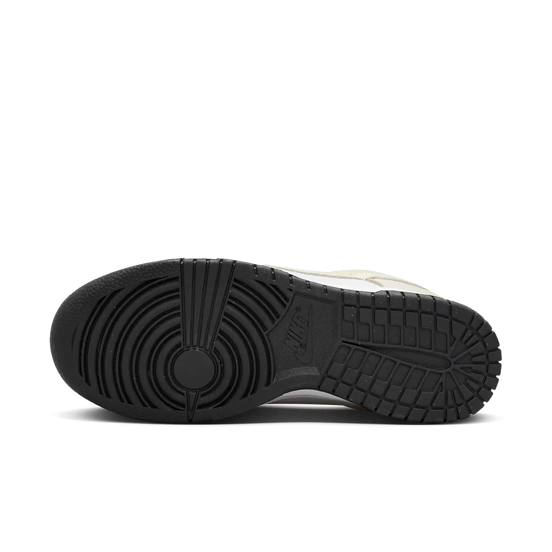 Overkicks - Nike Dunk Low LX White Coconut Milk (DZ2710-100) - detalle suela