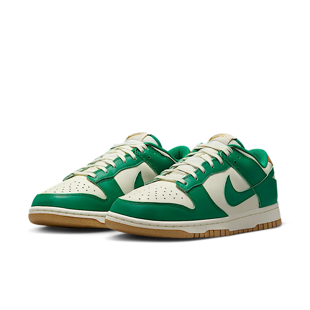 Overkicks - Nike Dunk Low Malachite University Gold (FB7173-131) - vista trasera