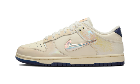 Overkicks - Nike Dunk Low Metallic Jewel Swoosh Sail (IM6571-027) - vista lateral