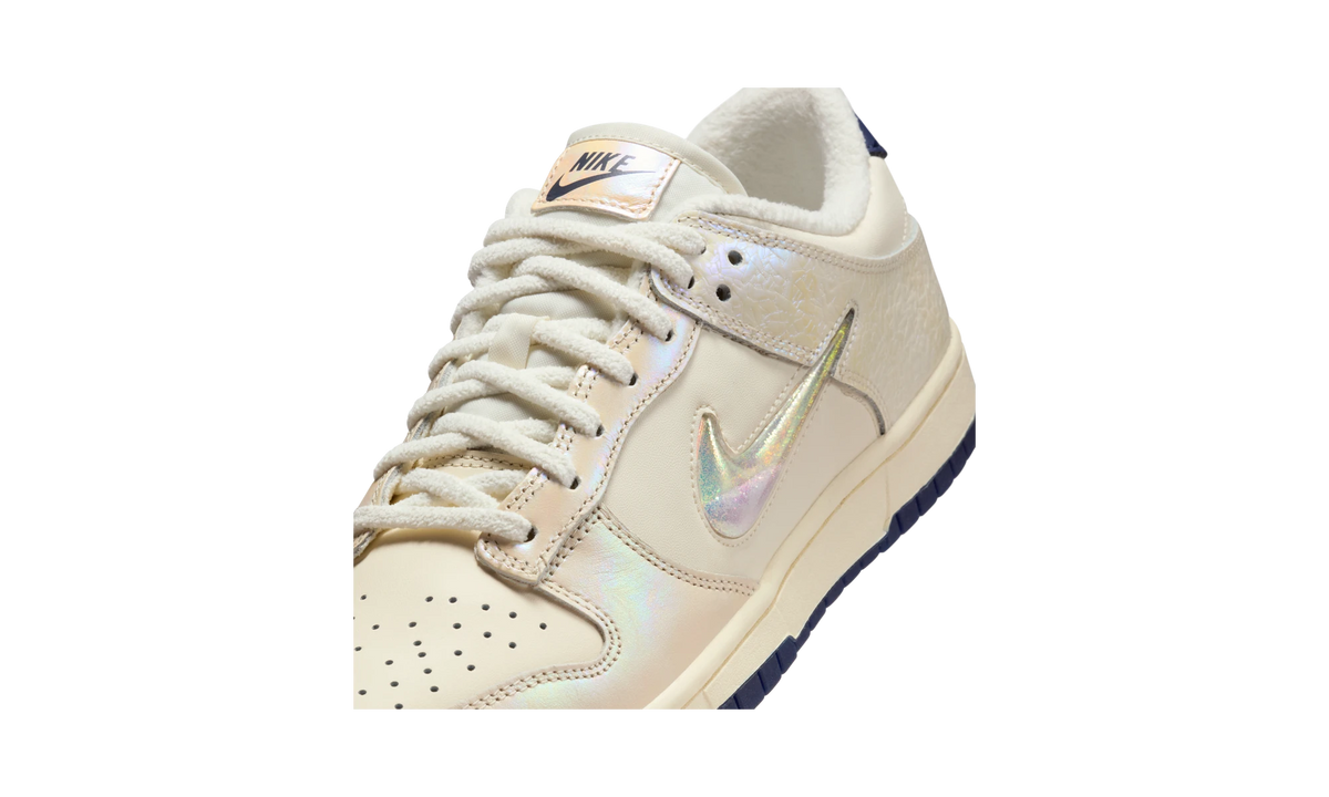 Overkicks - Nike Dunk Low Metallic Jewel Swoosh Sail (IM6571-027) - detalle lateral interior