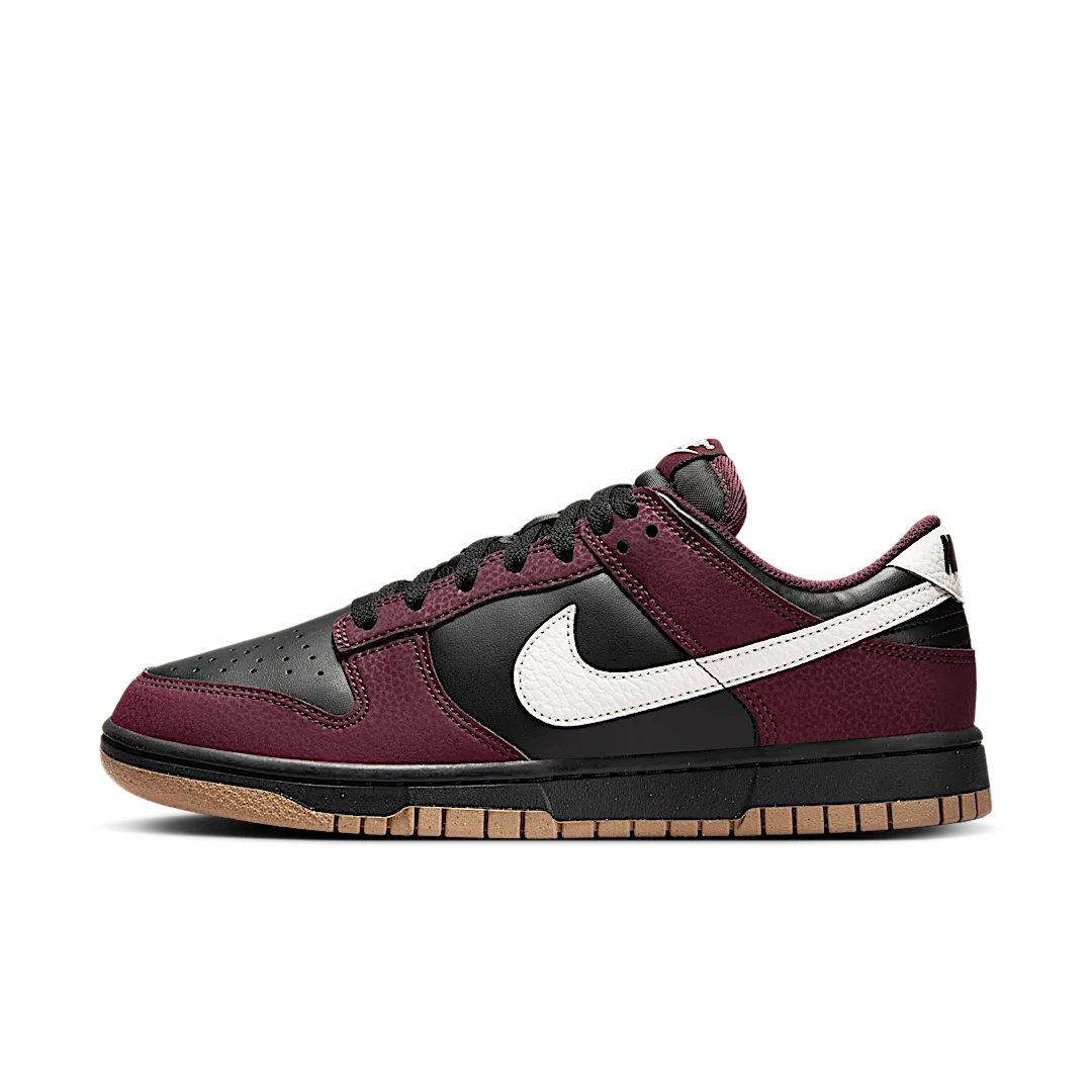 Overkicks - Nike Dunk Low Next Nature Burgundy Crush Black (HM9658-600) - vista lateral