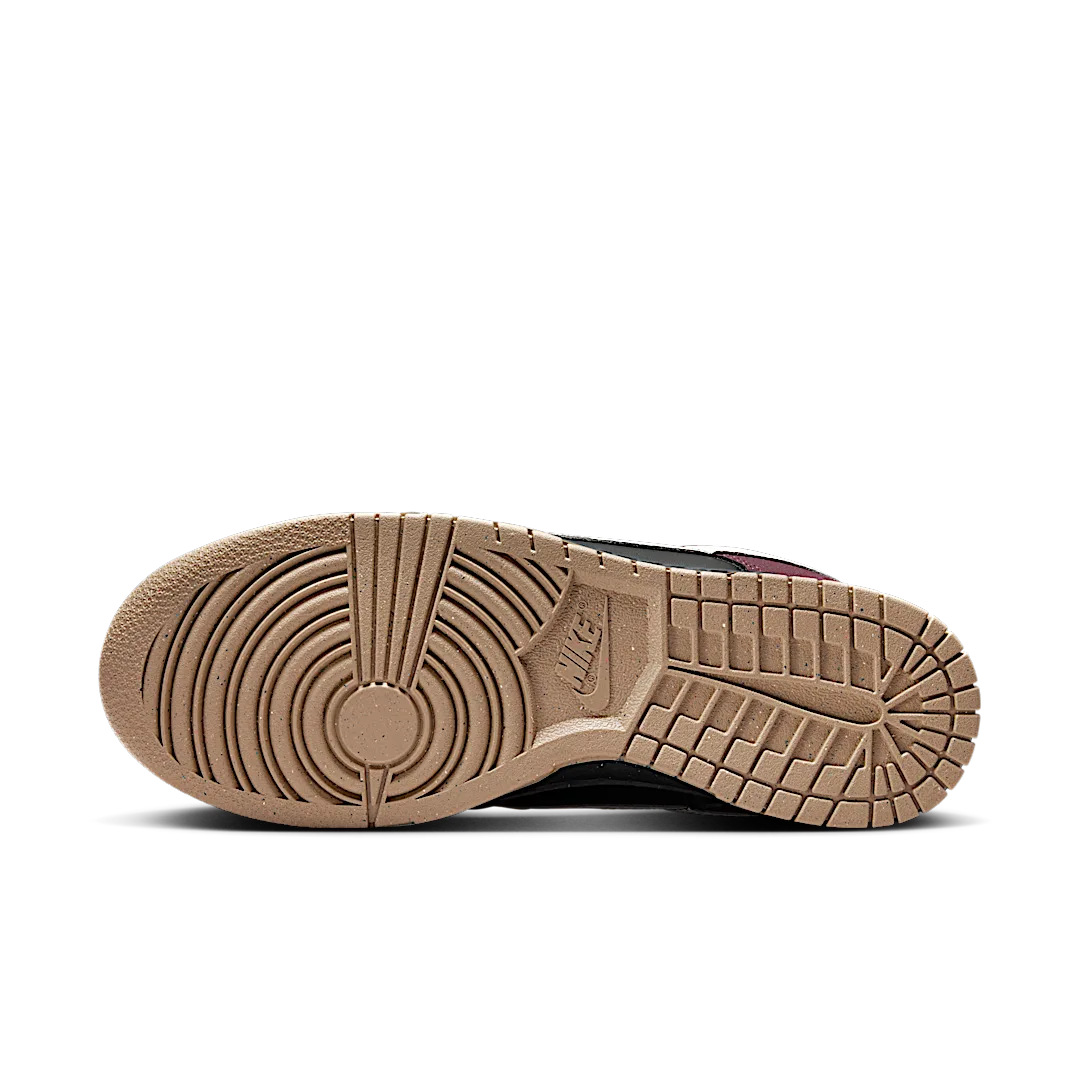 Overkicks - Nike Dunk Low Next Nature Burgundy Crush Black (HM9658-600) - detalle suela