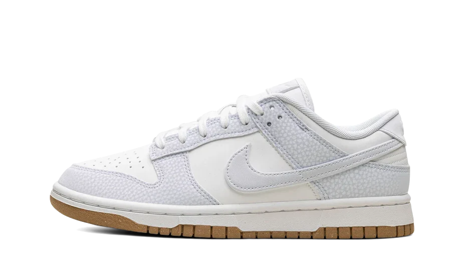Overkicks - Nike Dunk Low Next Nature Football Grey Gum (FN6345-100) - vista lateral