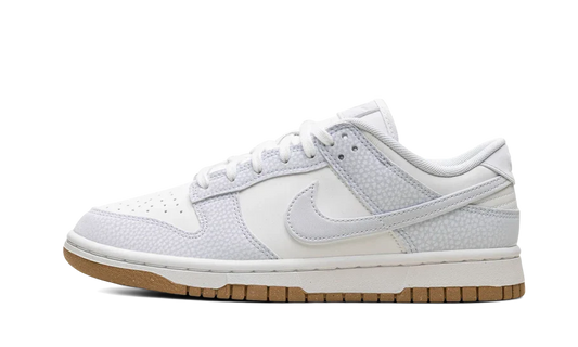 Overkicks - Nike Dunk Low Next Nature Football Grey Gum (FN6345-100) - vista lateral
