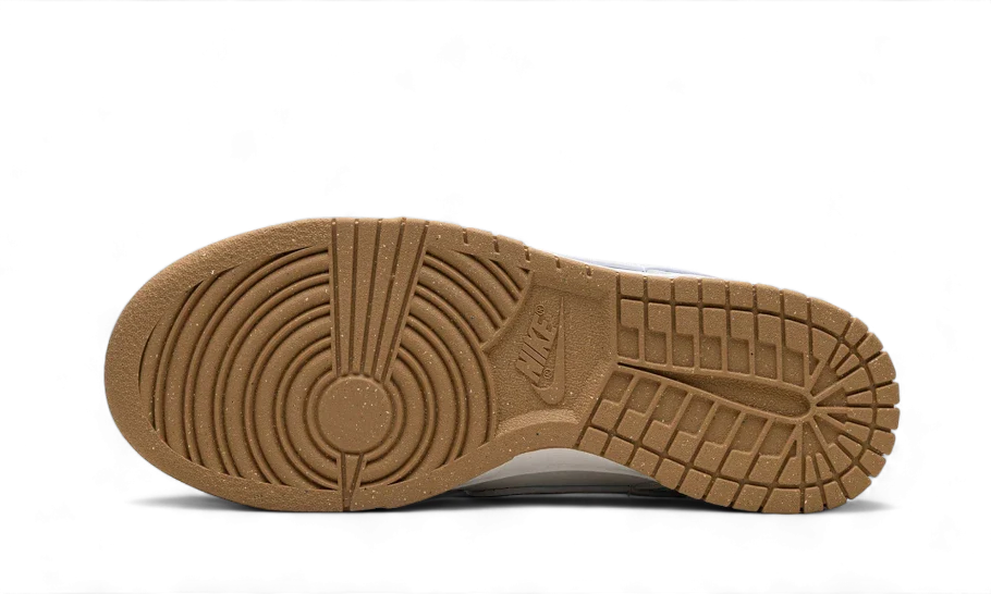 Overkicks - Nike Dunk Low Next Nature Football Grey Gum (FN6345-100) - detalle suela