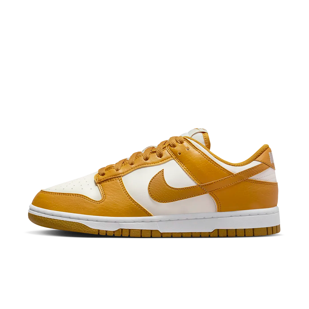 Overkicks - Nike Dunk Low Next Nature Phantom Gold Suede (DN1431-001) - vista lateral