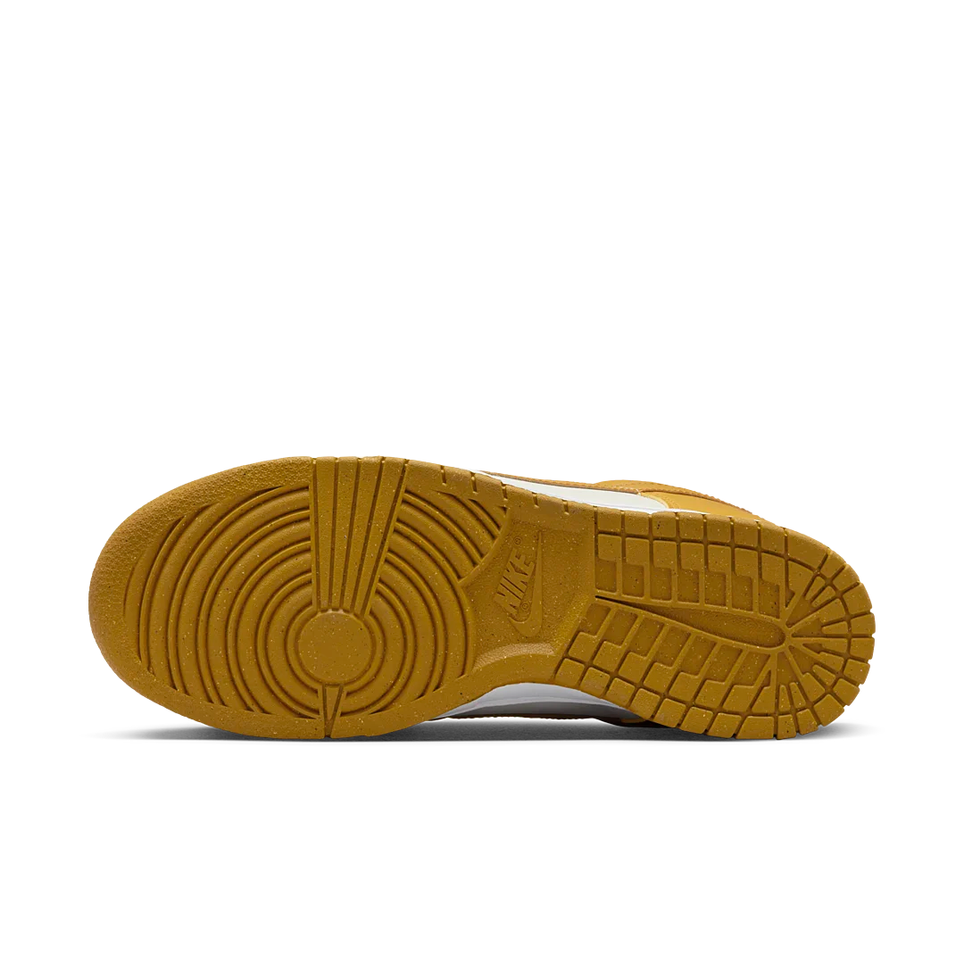 Overkicks - Nike Dunk Low Next Nature Phantom Gold Suede (DN1431-001) - detalle suela