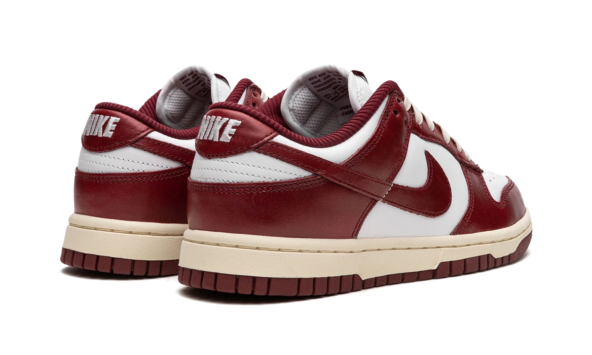Overkicks - Nike Dunk Low PRM Vintage Team Red (FJ4555-100) - par completo