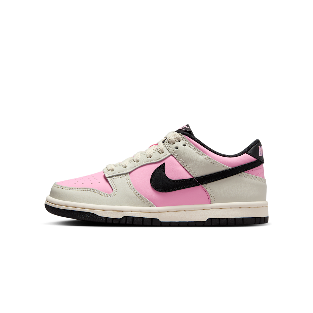 Overkicks - Nike Dunk Low Pink Rise Light Orewood Brown Pale Ivory Black (FB9109-601) - vista lateral