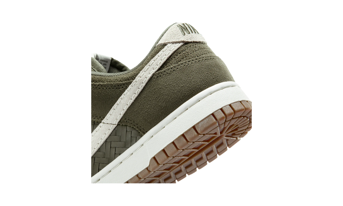 Overkicks - Nike Dunk Low Premium SE Woven Medium Olive Gum (IB6161-200) - detalle