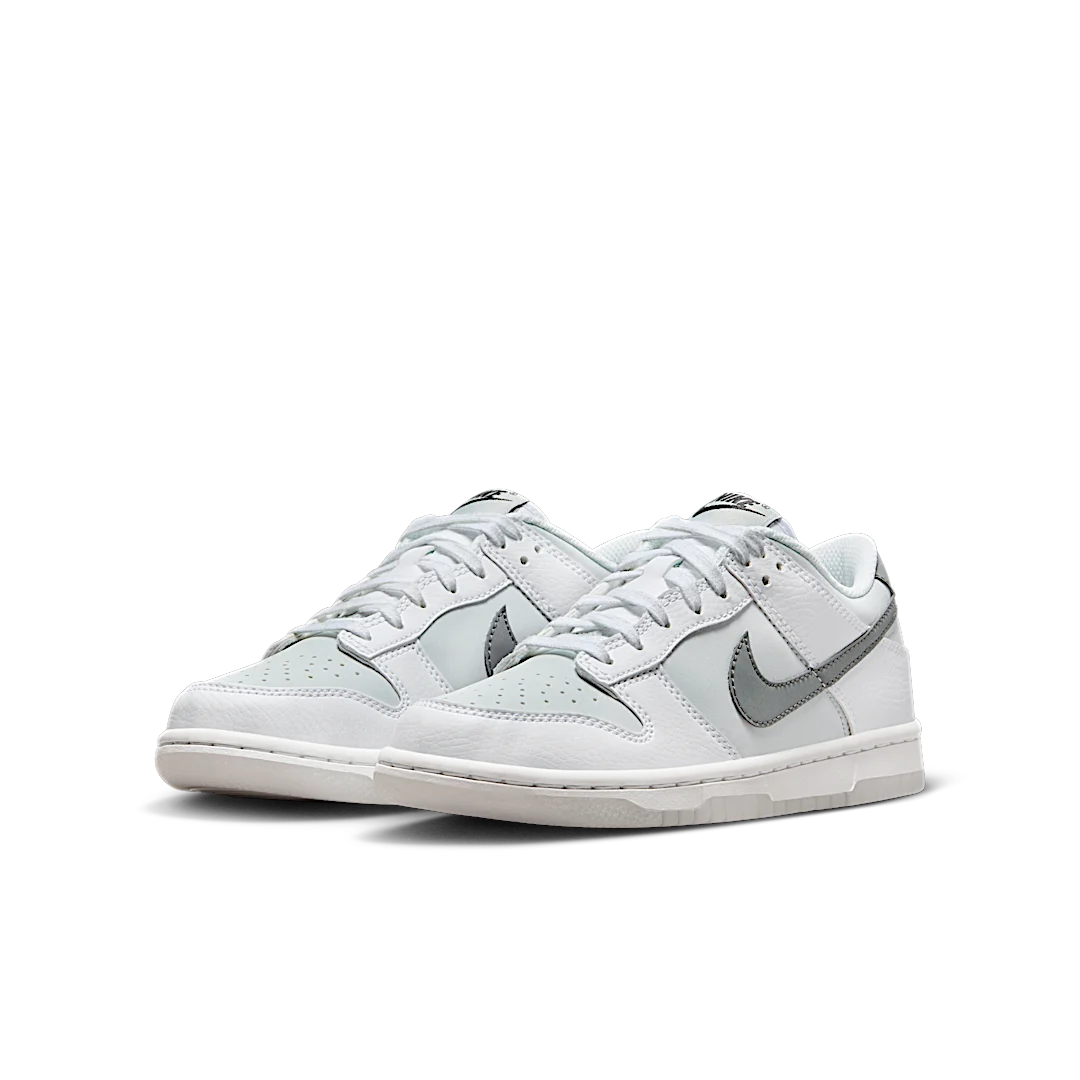 Overkicks - Nike Dunk Low Reflective Swoosh White (FV0365-100) - vista trasera