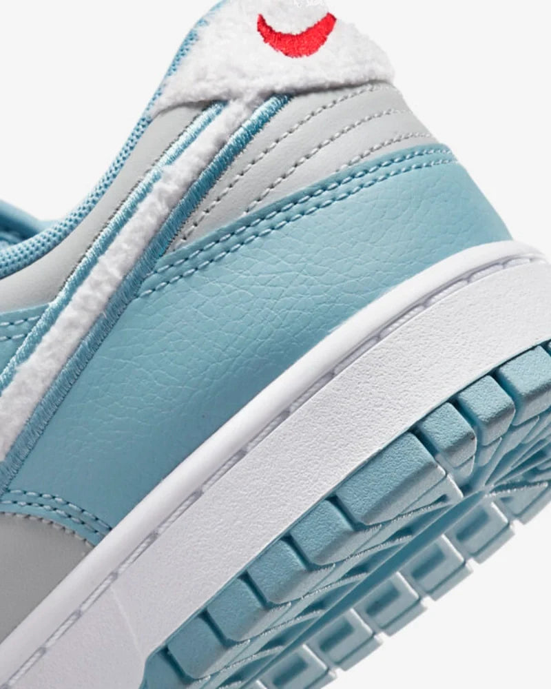 Overkicks - Nike Dunk Low Retro Fleece Swoosh Worn Blue (FB1871-011) - detalle talon