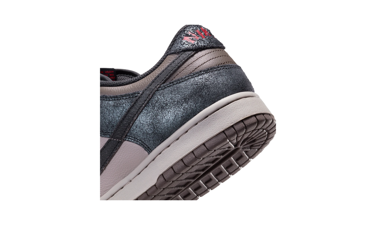 Overkicks - Nike Dunk Low Retro NYC CBGB (IB2258-001) - detalle