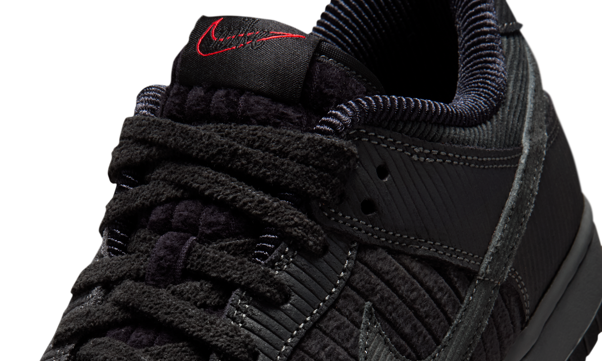Overkicks - Nike Dunk Low Retro Premium Black Corduroy (IB7746-001) - detalle lateral interior