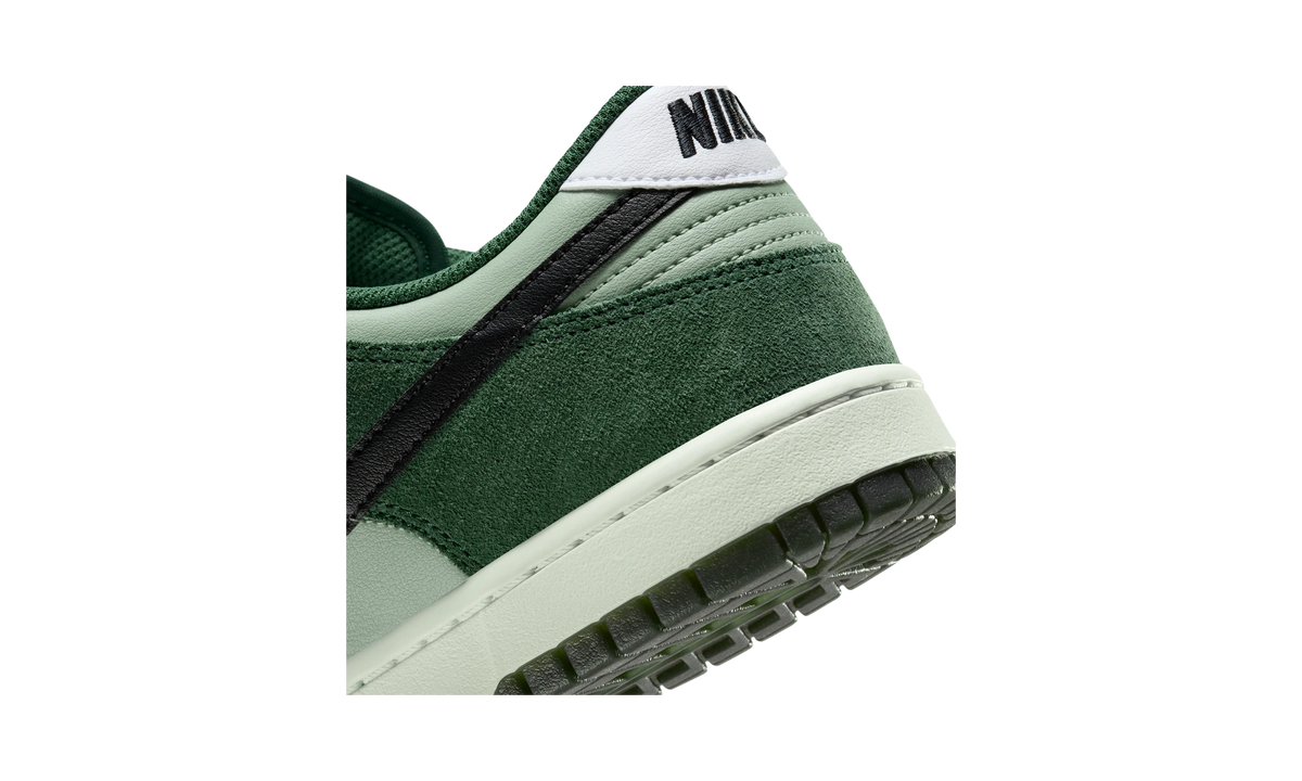 Overkicks - Nike Dunk Low Retro SE Jade Horizon Fir (IB6399-301) - detalle