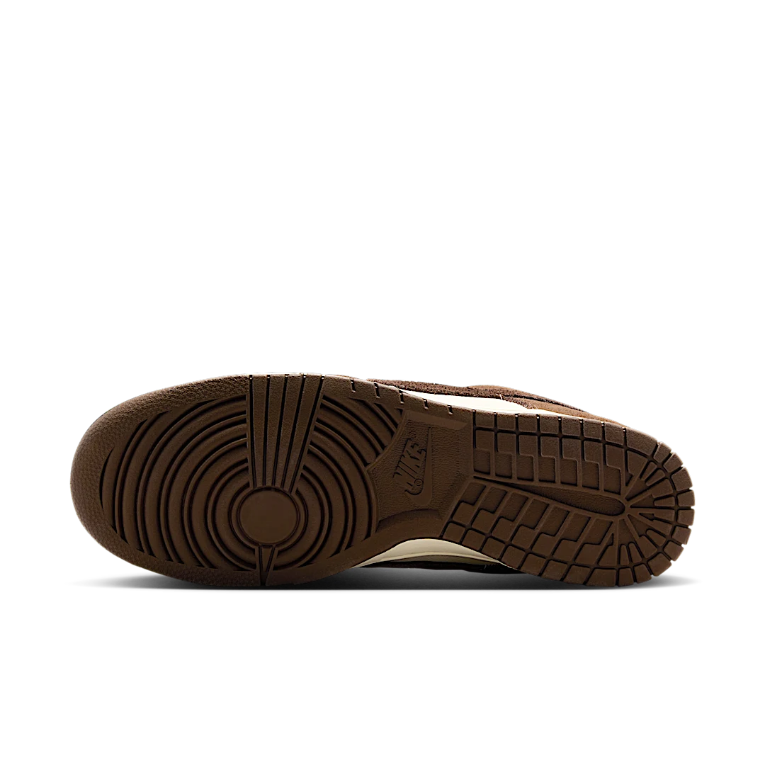 Overkicks - Nike Dunk Low Retro SE Pale Ivory Baroque Brown (FQ8249-104) - detalle suela