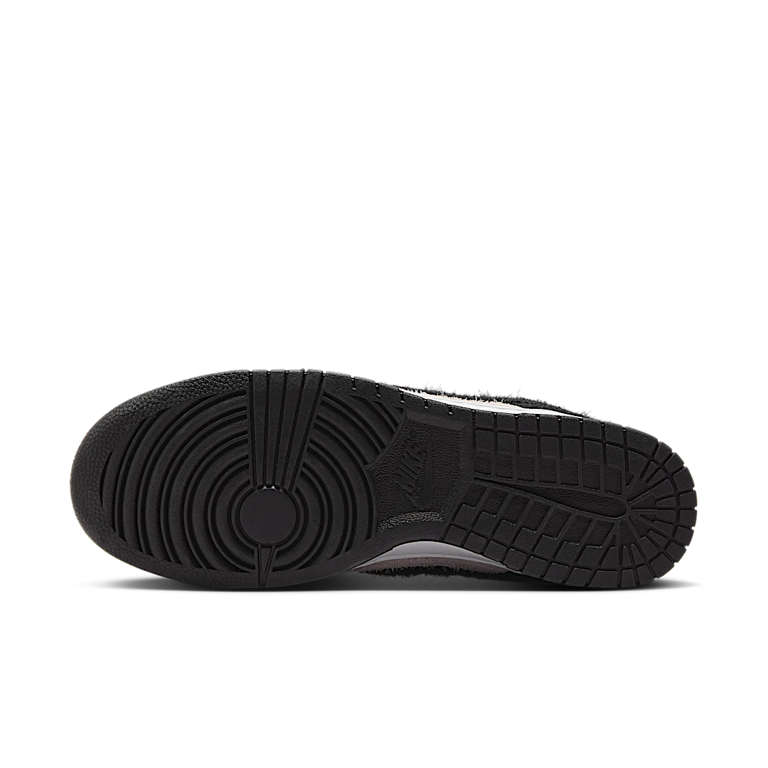 Overkicks - Nike Dunk Low Retro SE Panda-Monium White Black Suede (IB2990-100) - detalle suela