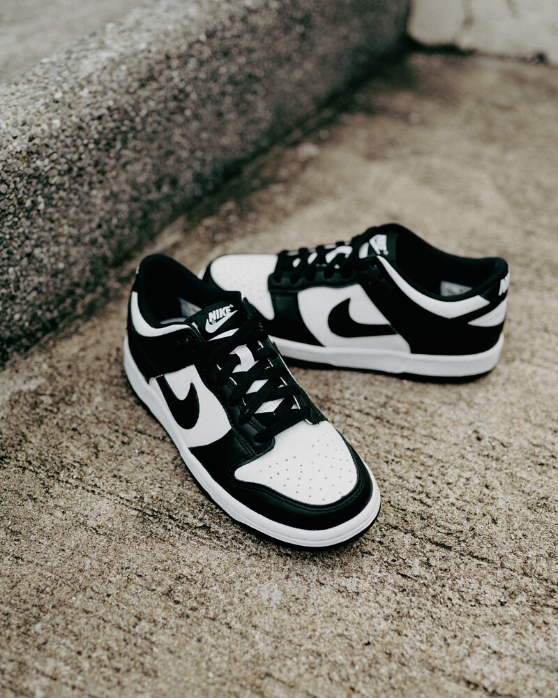 Overkicks - Nike Dunk Low Retro White Black Panda (GS) (CW1590-100) - imagen 3